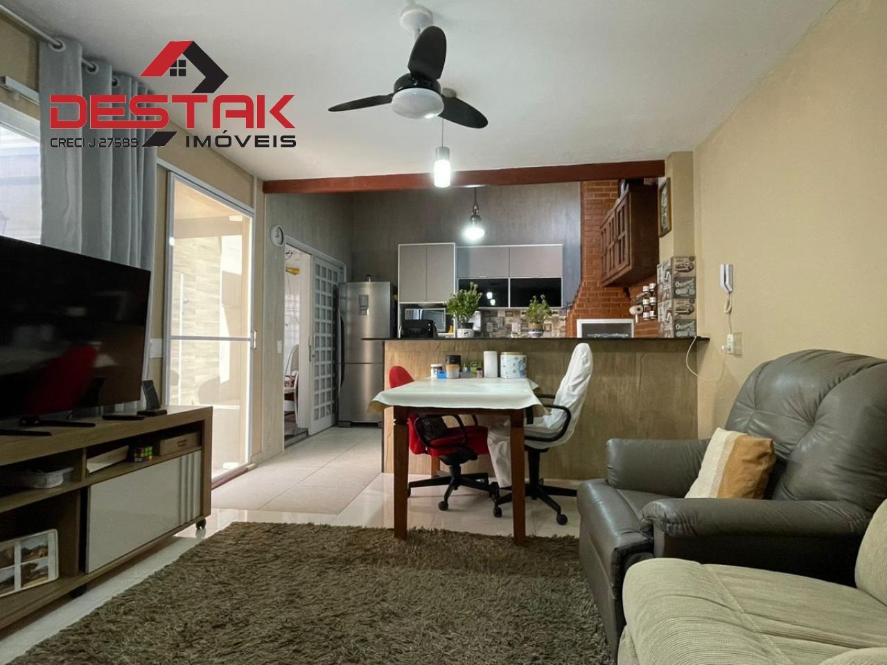 Casa, 3 quartos, 219 m² - Foto 1