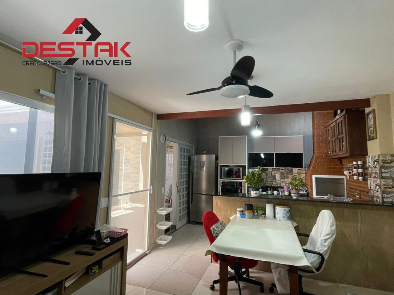 Casa, 3 quartos, 219 m² - Foto 2