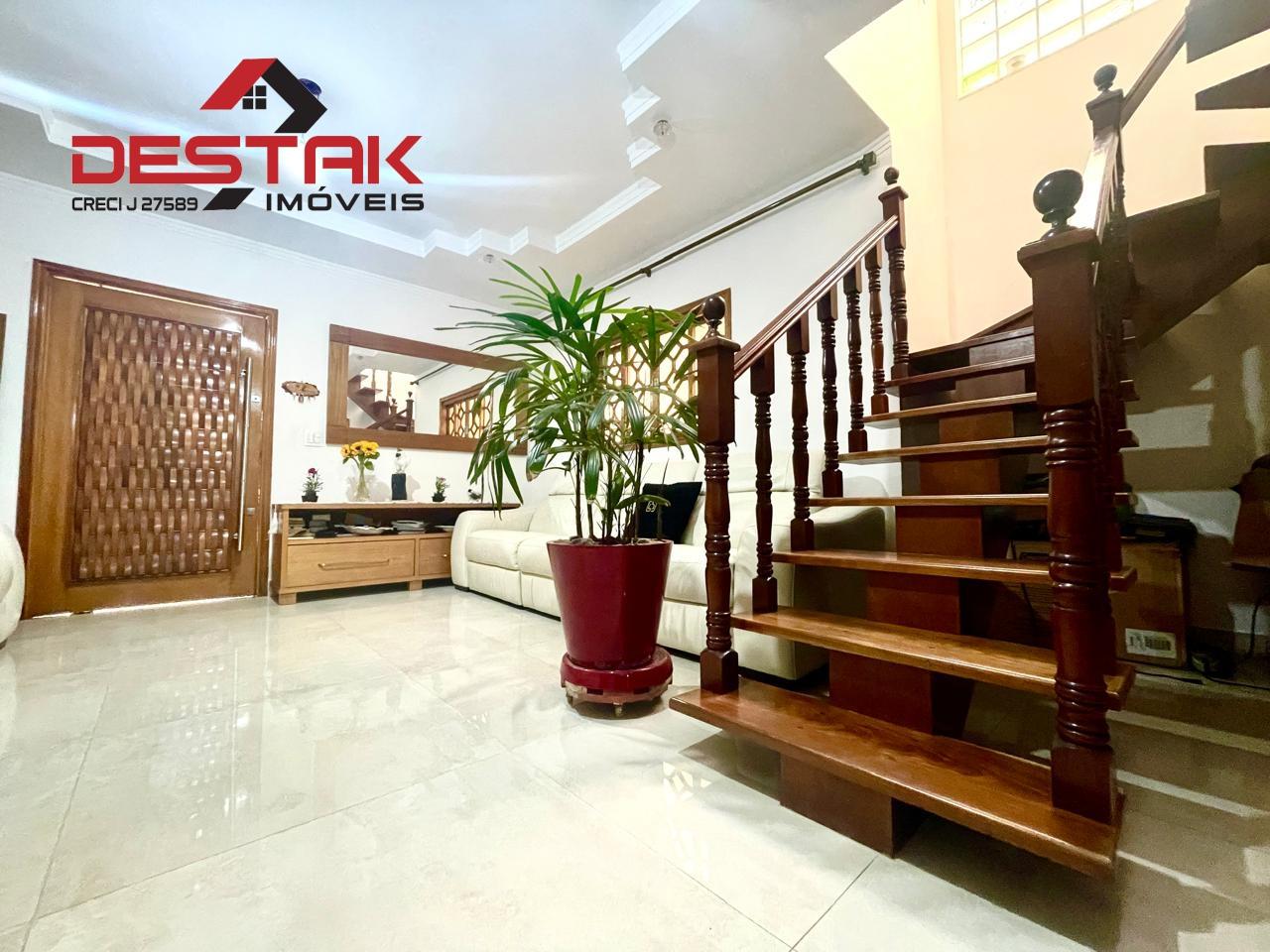 Casa, 3 quartos, 205 m² - Foto 1