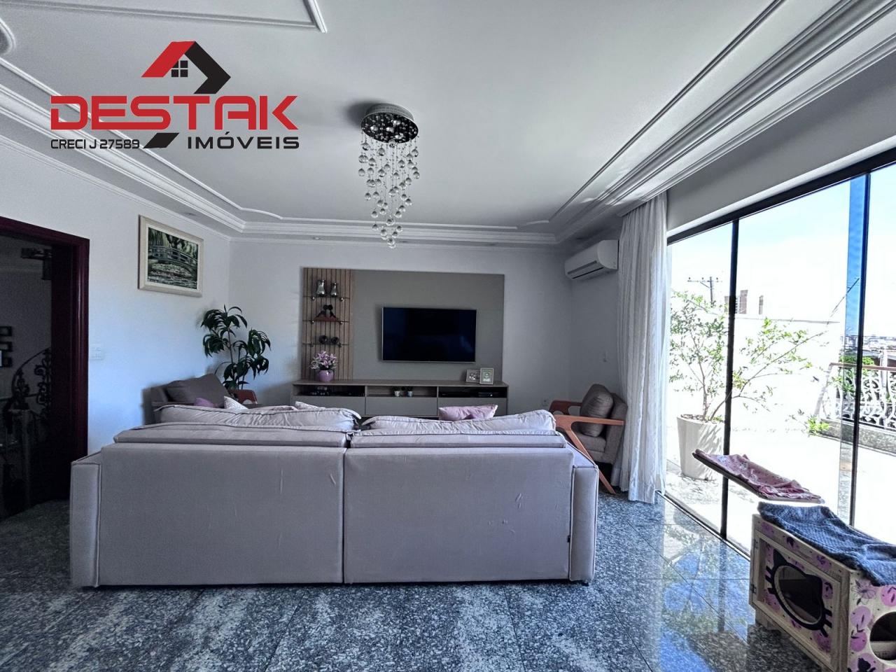 Casa, 3 quartos, 215 m² - Foto 1